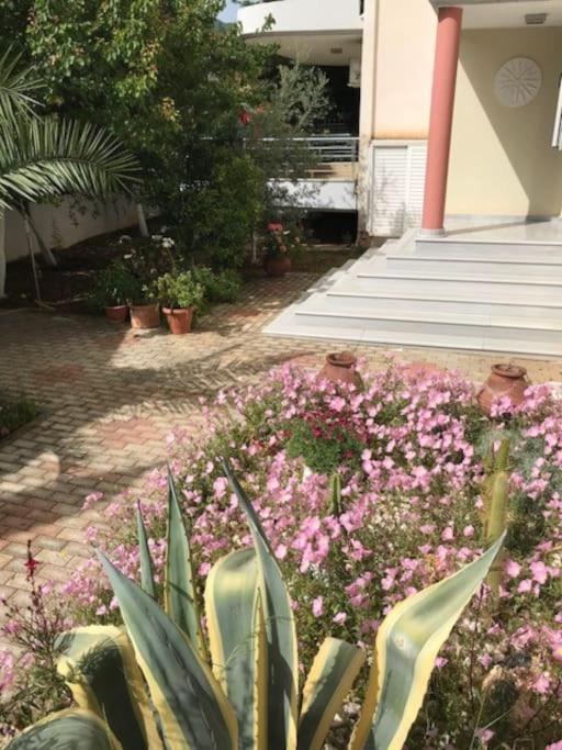 Akrata Rose Garden Apartments I Paralia Akratas エクステリア 写真